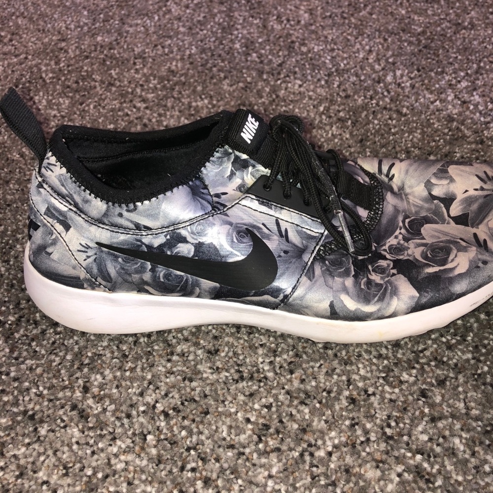 Floral Print Nike Sneakers Size 11
